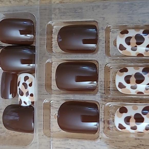 2/$16 Brown Leopard Press On Nails - Picture 10 of 13